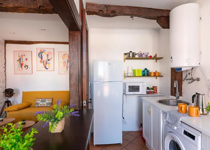 En El Corazon De La Ciudad Junto A Estaciones